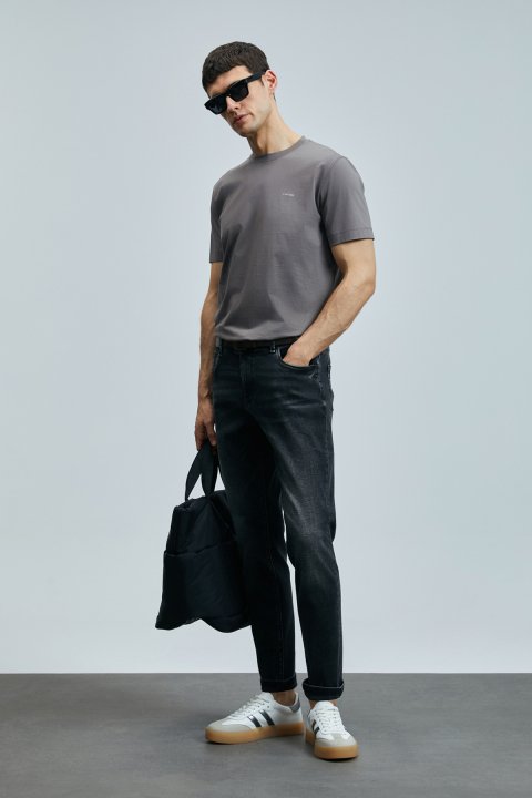 Bran Modern Graphic T-Shirt Mink - LUFIAN