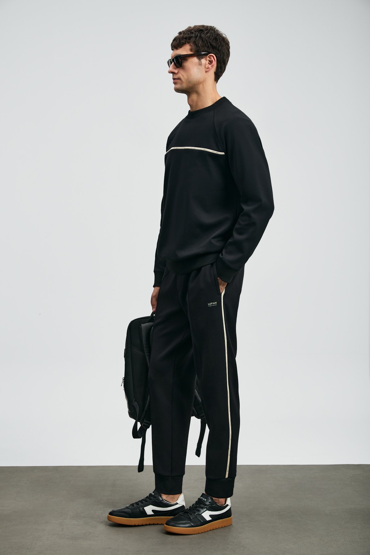 Cosmo Schwarzer Sweatshirt - LUFIAN (1)