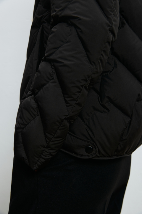 Desert Damen-Daunenjacke mit klassischem Kragen und Druckknöpfen Schwarz - LUFIAN