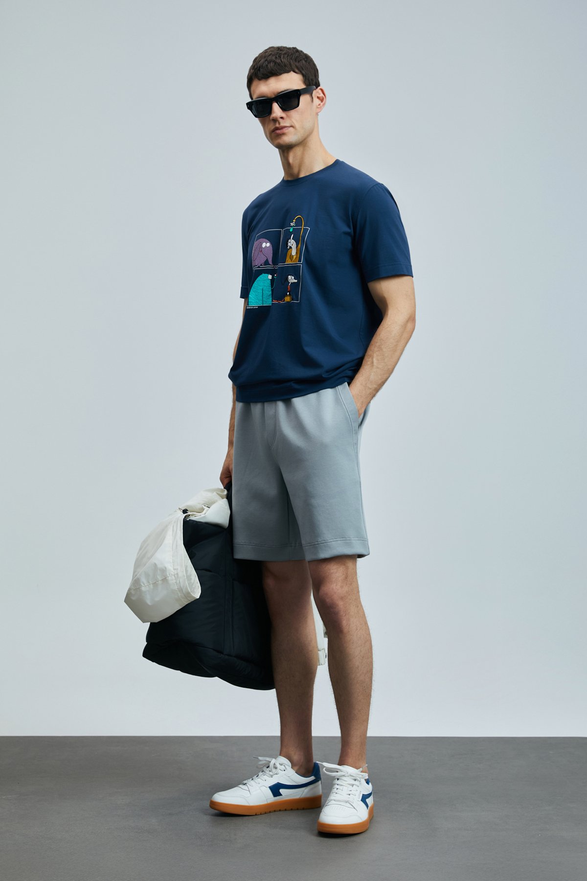 Funky Modernes Grafik-T-Shirt in Marineblau - LUFIAN