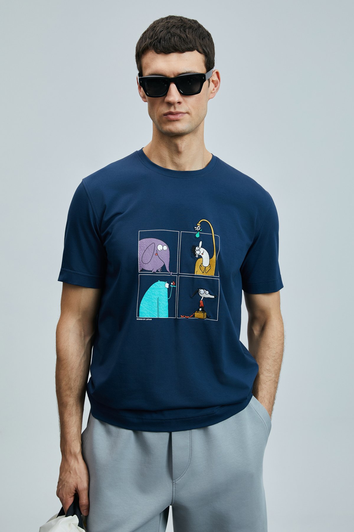 Funky Modernes Grafik-T-Shirt in Marineblau - LUFIAN (1)