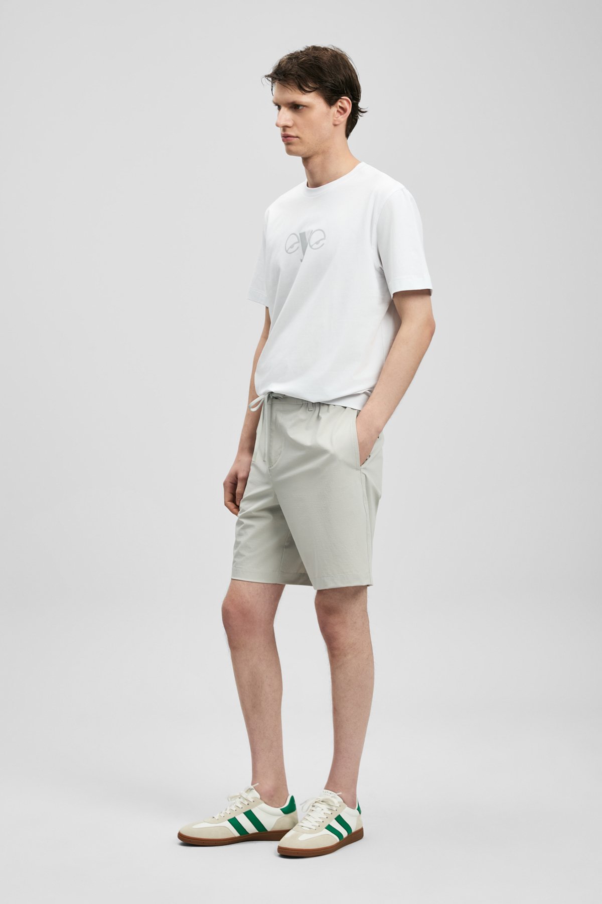 Larry Modernes Grafik-T-Shirt in Off-White - LUFIAN (1)