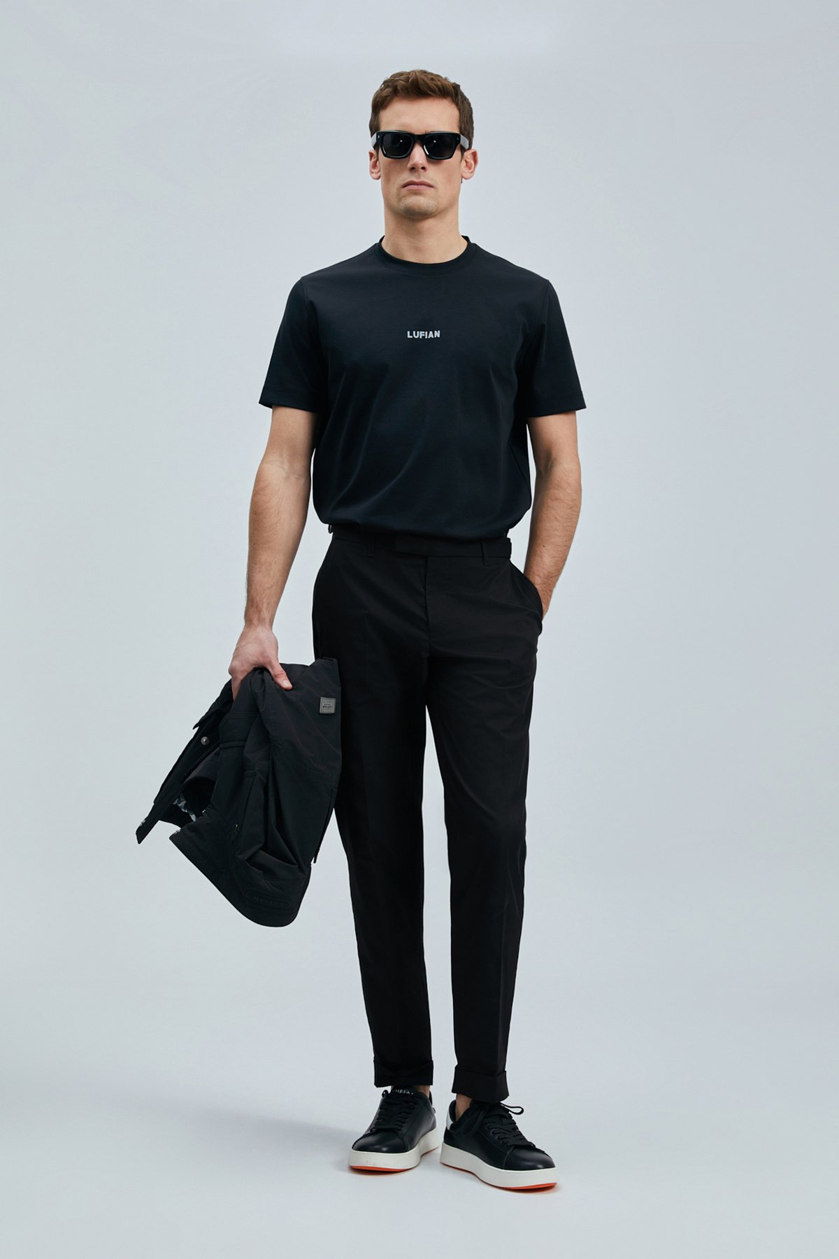 Marcus Modernes Grafik-T-Shirt Schwarz - LUFIAN (1)