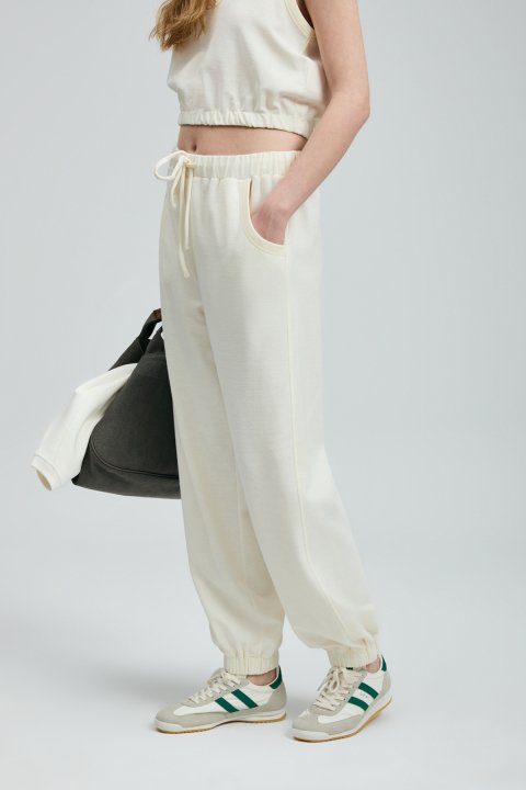 Nılda Gestrickte Frauen-Jogginghosen in Off-White - LUFIAN