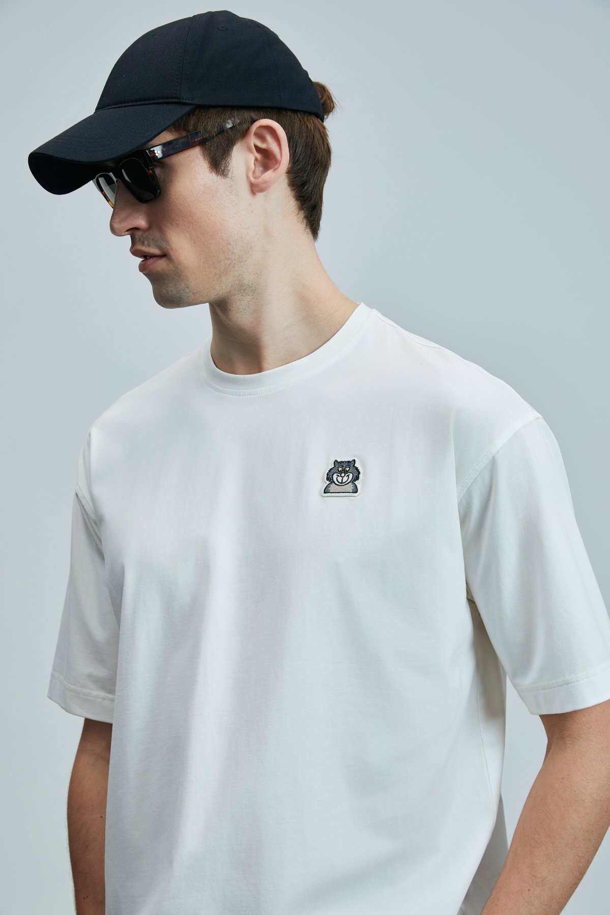 Nımbus Modernes Grafik-T-Shirt in Off-White - LUFIAN