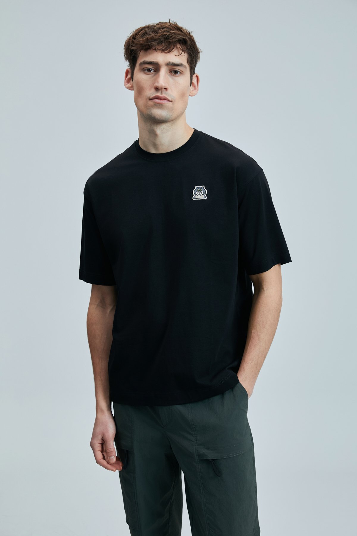Nımbus Modernes Grafik-T-Shirt Schwarz - LUFIAN (1)