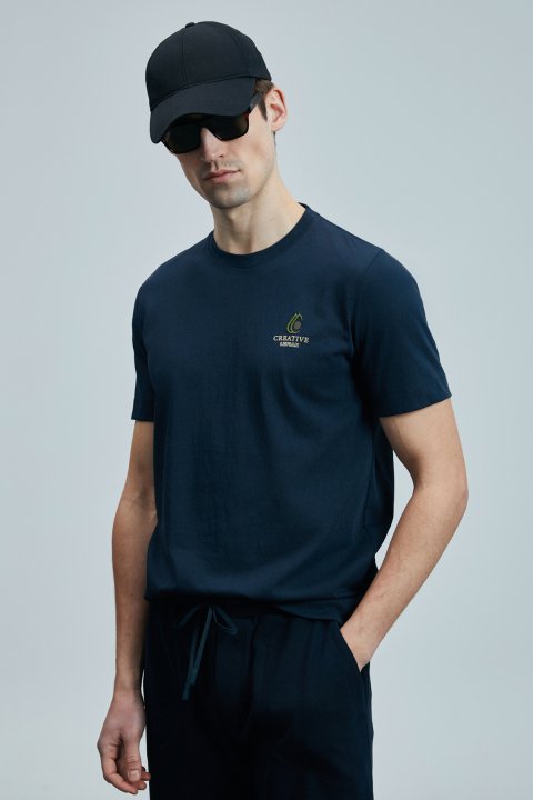 Olıvıa Modernes Grafik-T-Shirt in Marineblau - LUFIAN (1)