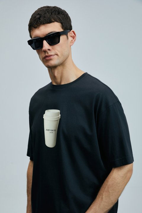 Omen Modernes Grafik-T-Shirt Schwarz - LUFIAN