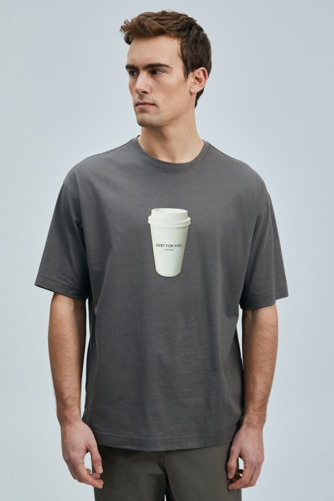 Omen Modernes Grafik-T-Shirt Braun - LUFIAN