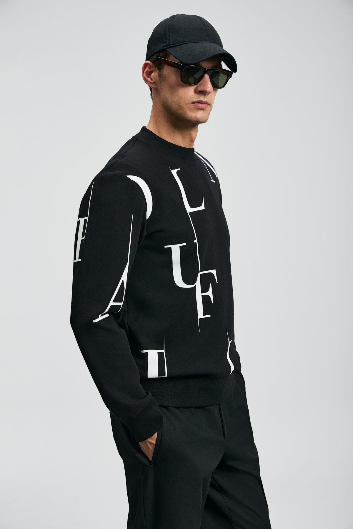 Tıffany Schwarzer Sweatshirt - LUFIAN