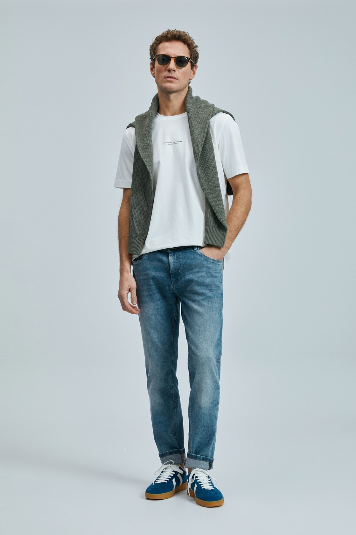 Valor Modernes Grafik-T-Shirt in Off-White - LUFIAN