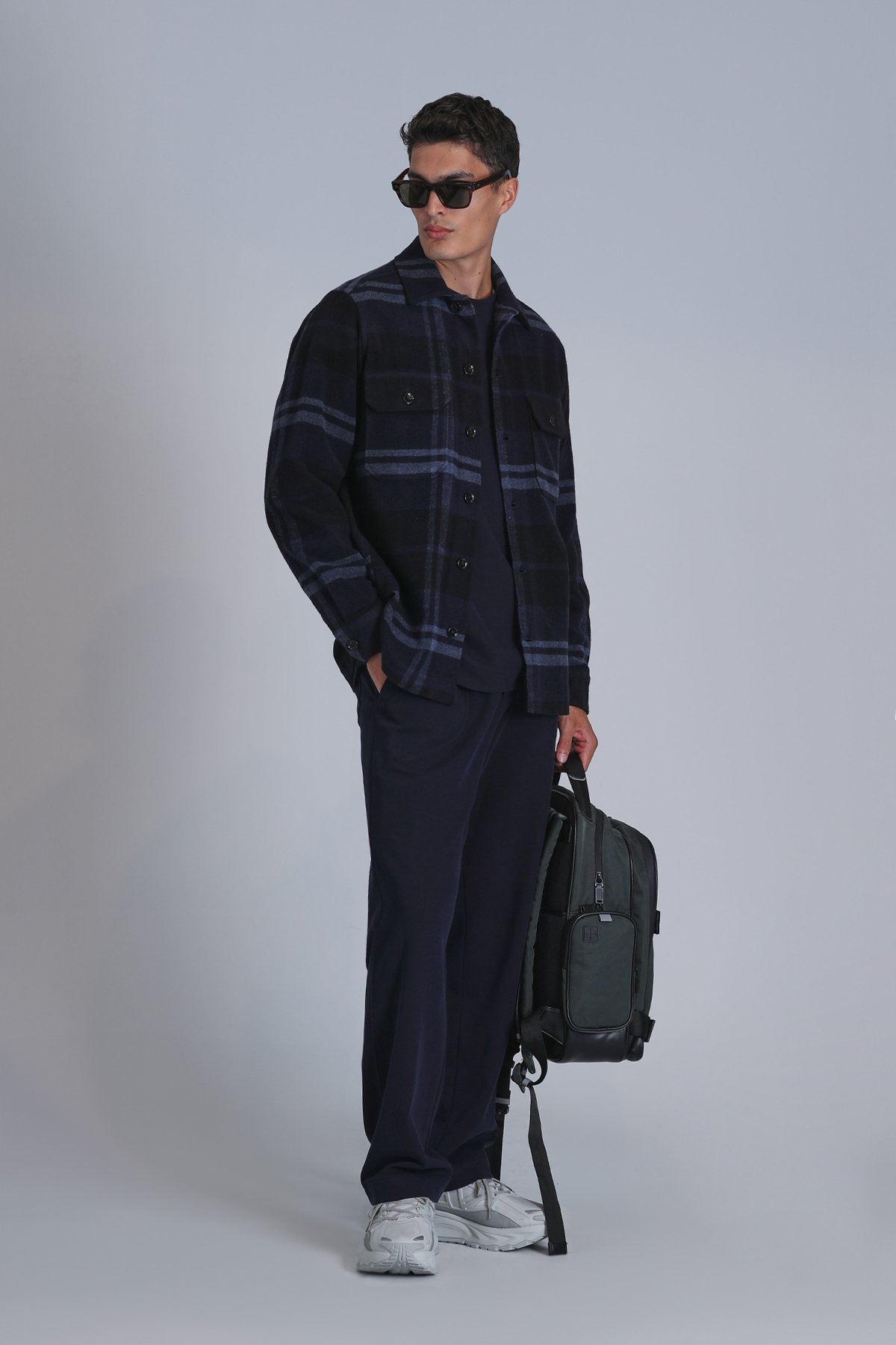 Barder Men's Basic Shirt Slim Fit Navy Blue - LUFIAN