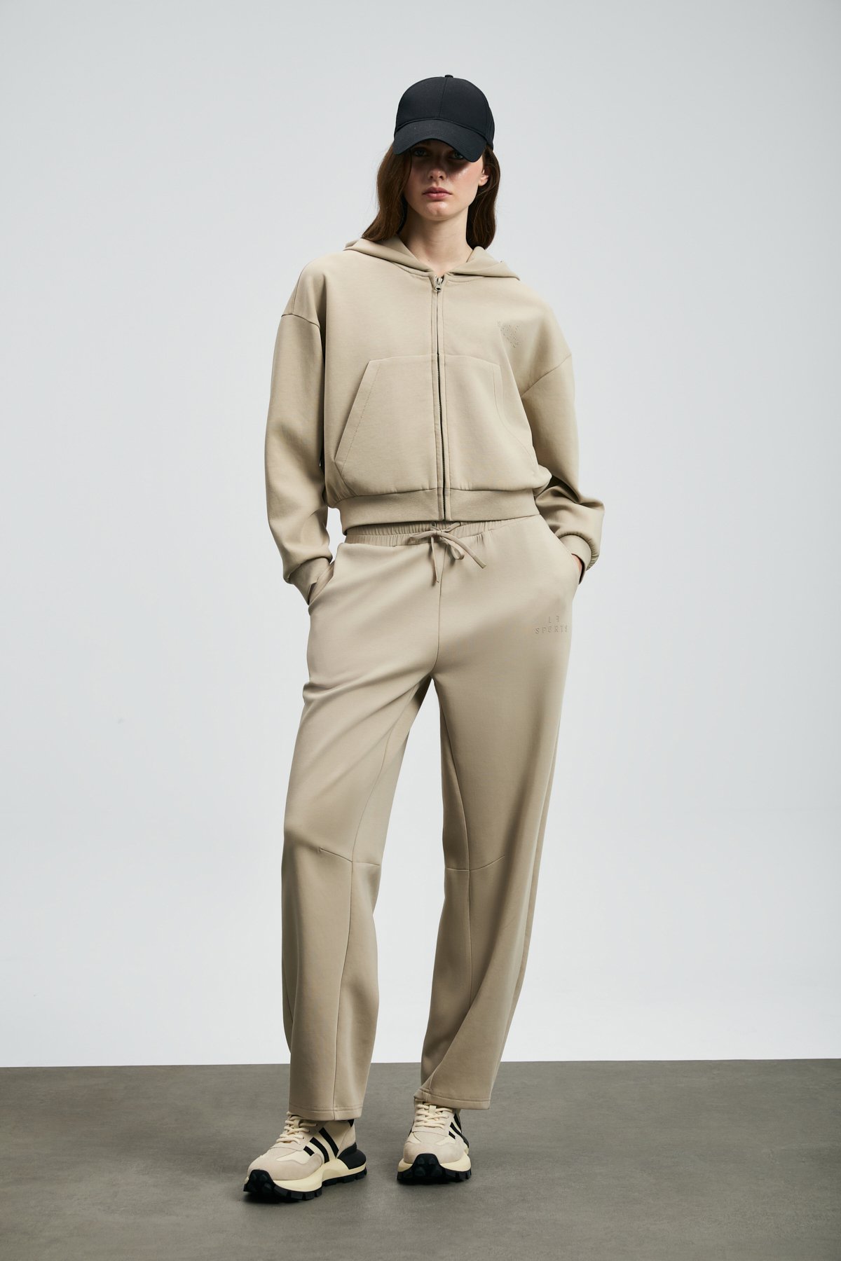 Cara Women's Knitted Sweatshirt Beige - LUFIAN