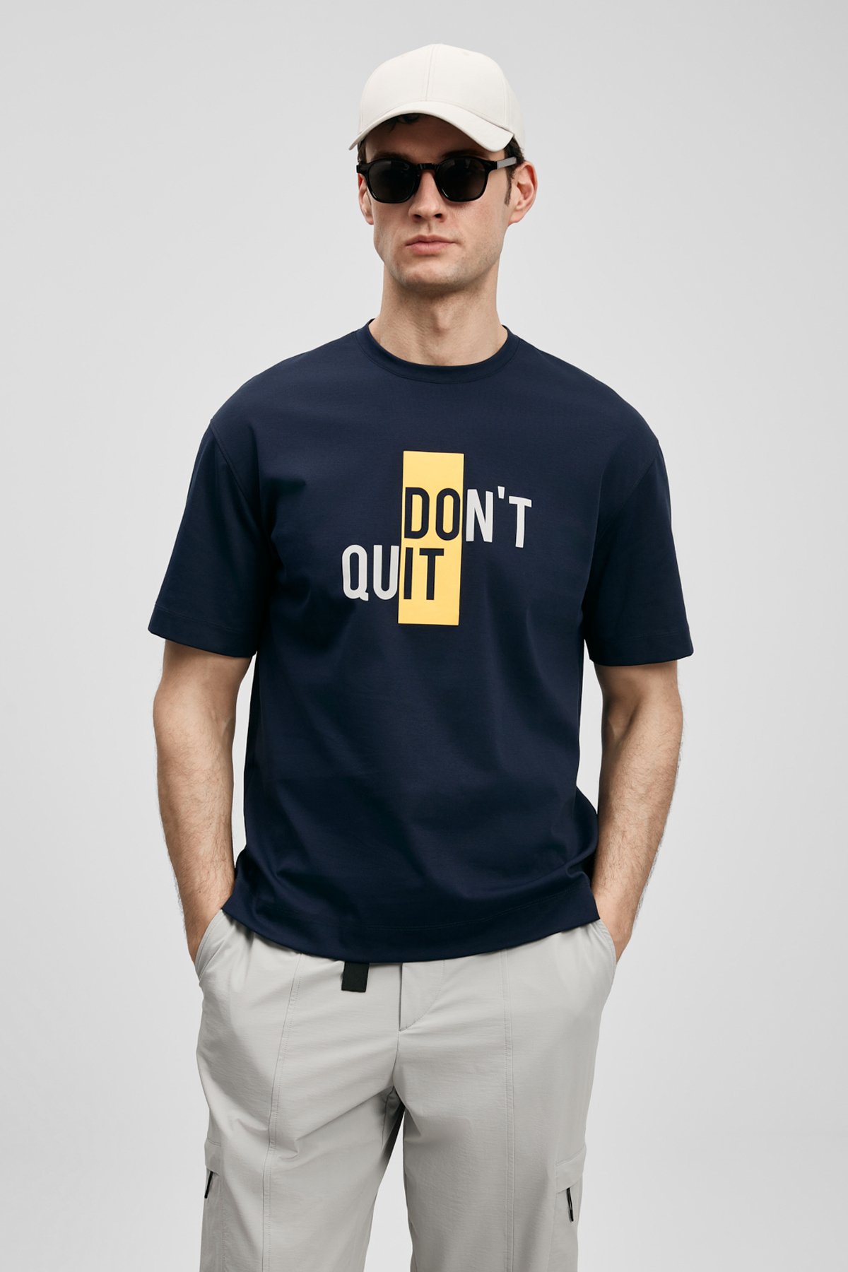 Carl Modern Graphic T-Shirt Navy Blue - LUFIAN