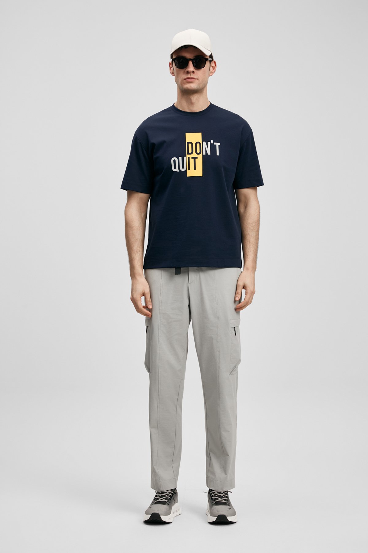Carl Modern Graphic T-Shirt Navy Blue - LUFIAN