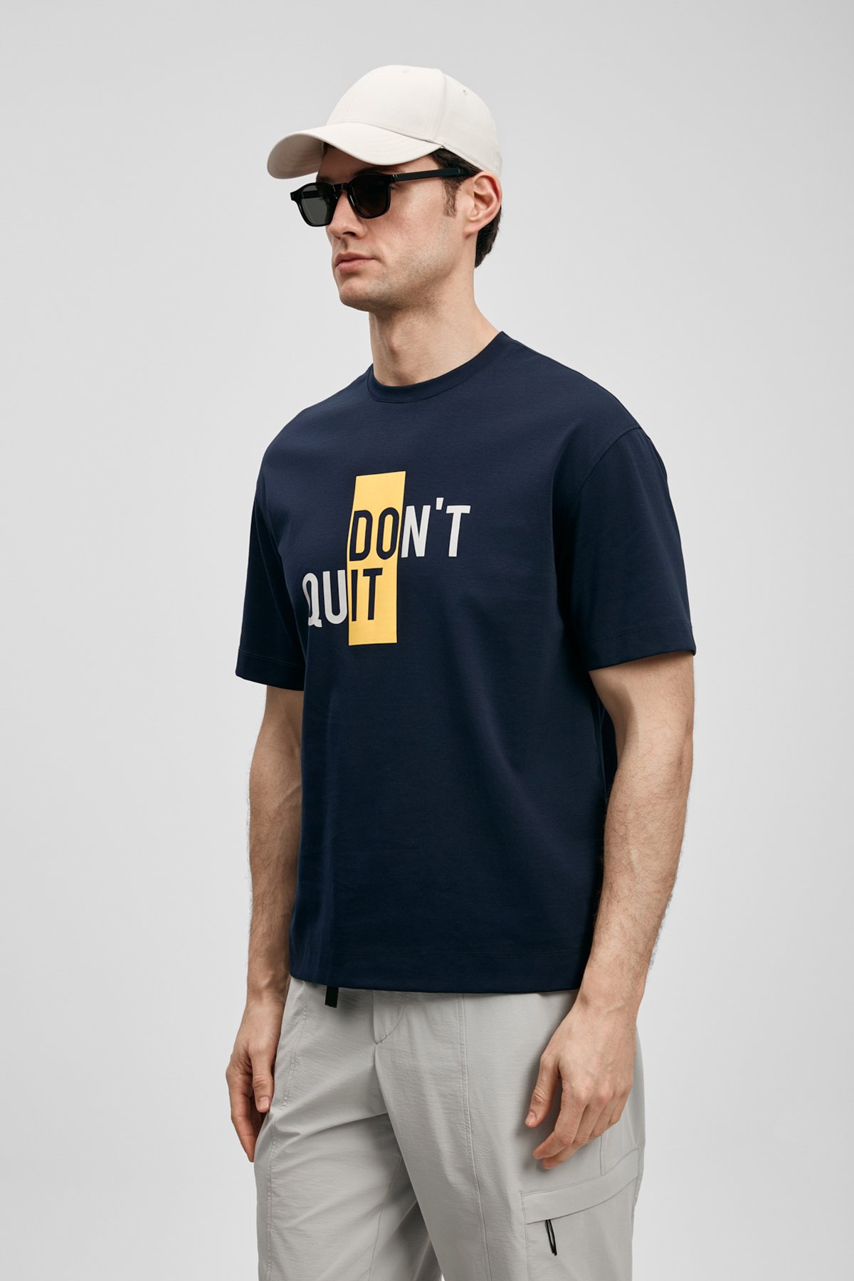 Carl Modern Graphic T-Shirt Navy Blue - LUFIAN