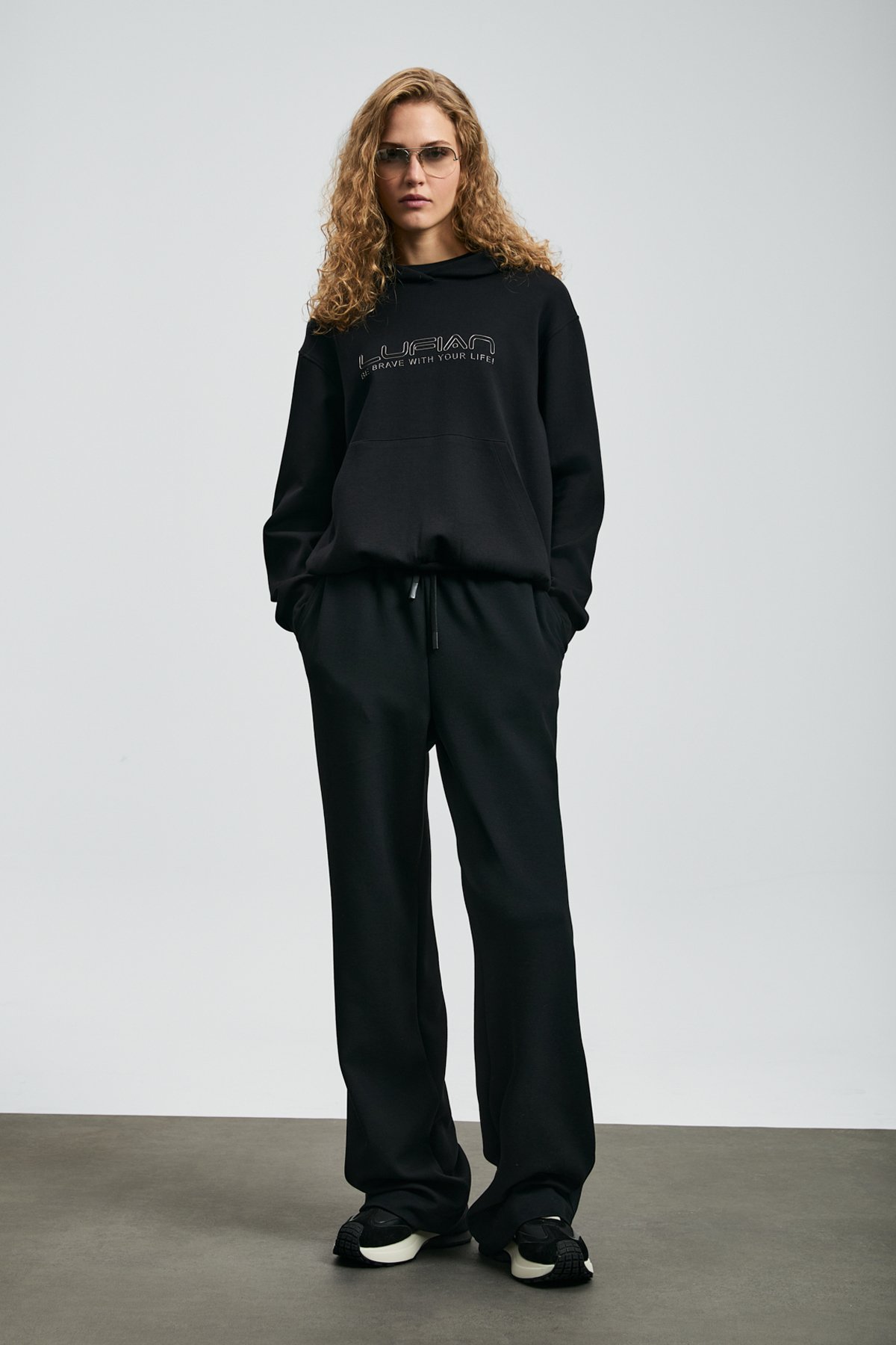 Cassa Women's Knitted Sweatshirt Black - LUFIAN