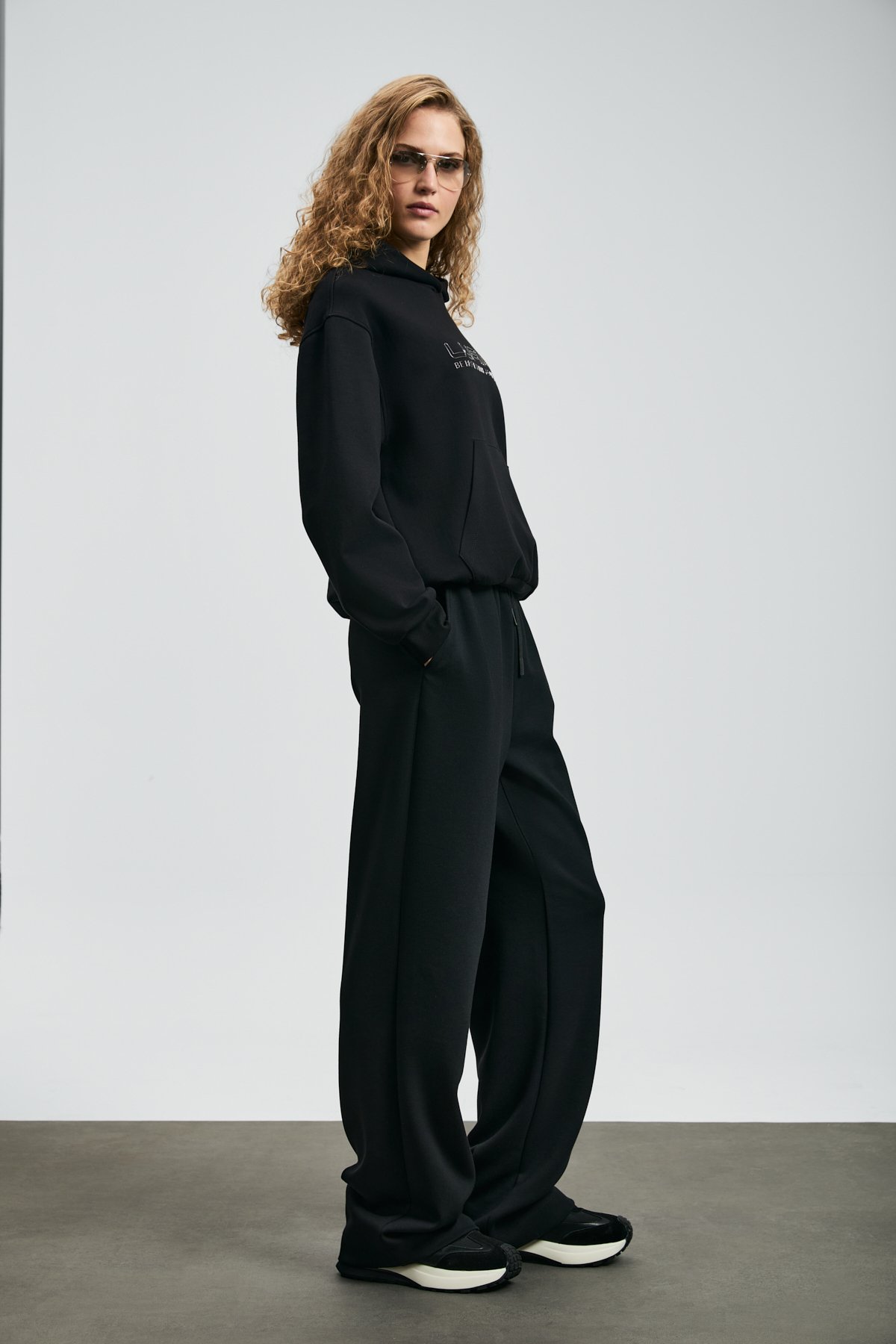 Cassa Women's Knitted Sweatshirt Black - LUFIAN (1)