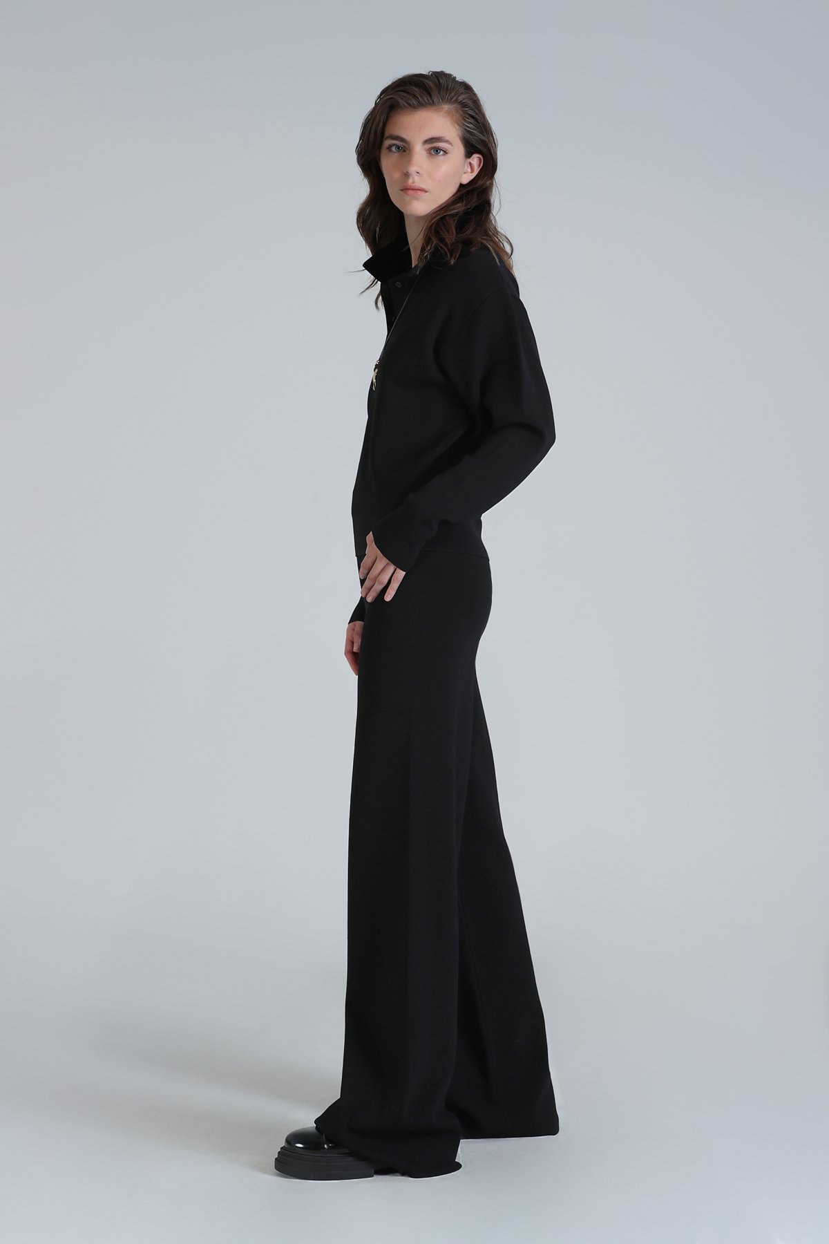 Conventry Women's Sweater Black - LUFIAN