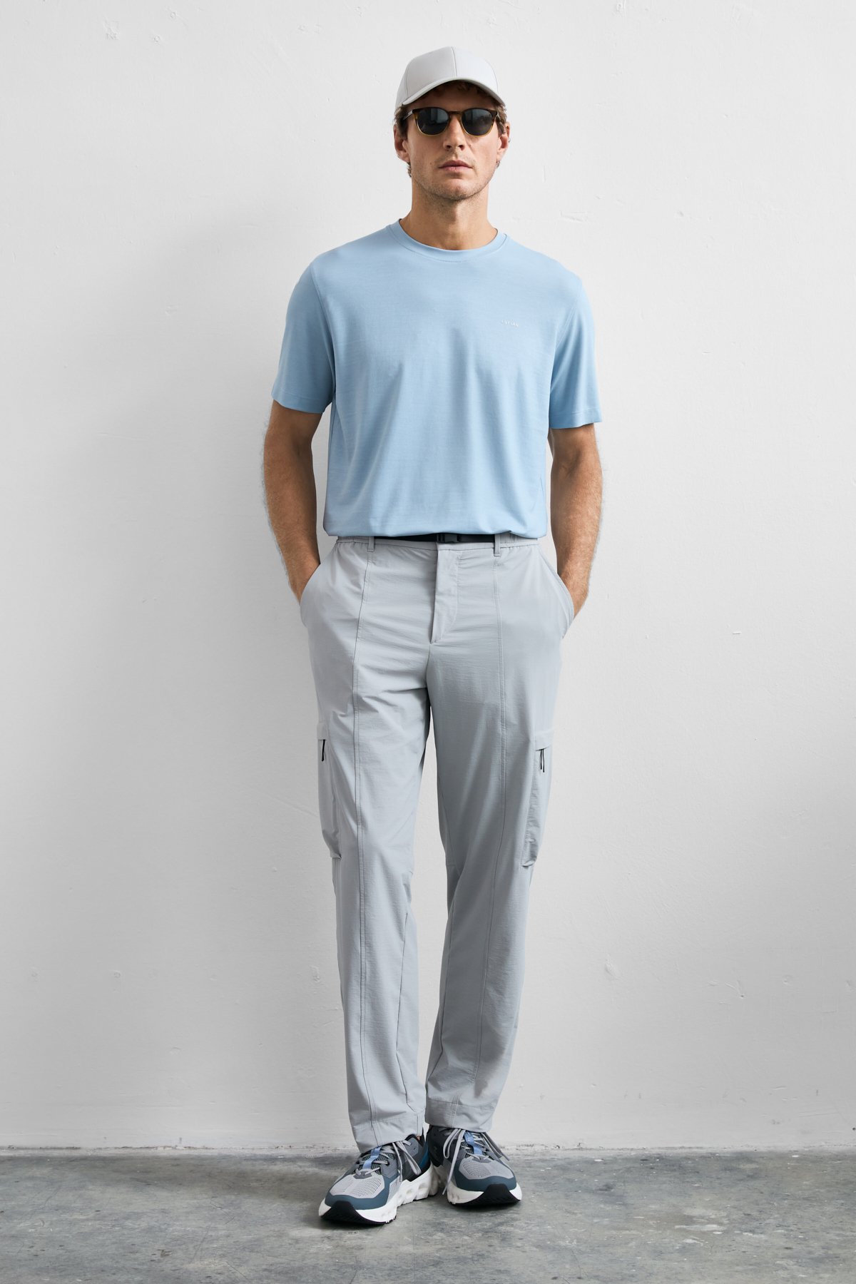 Fınto Modern Graphic T-Shirt Light Blue - LUFIAN
