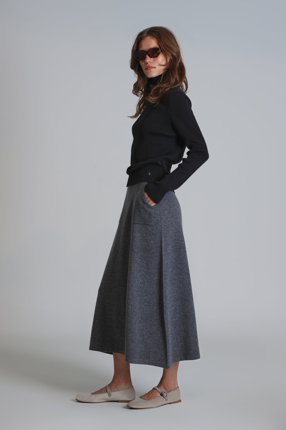 Gale Women's Sweater Black - LUFIAN