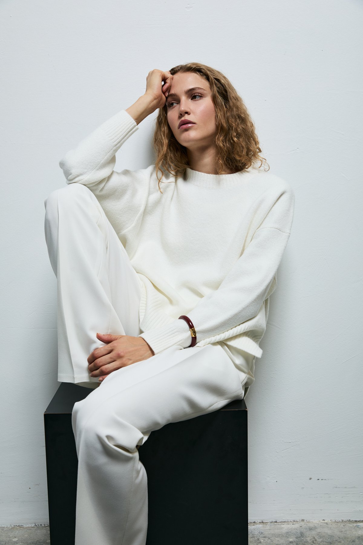 Pamela Women's Sweater Cream - LUFIAN