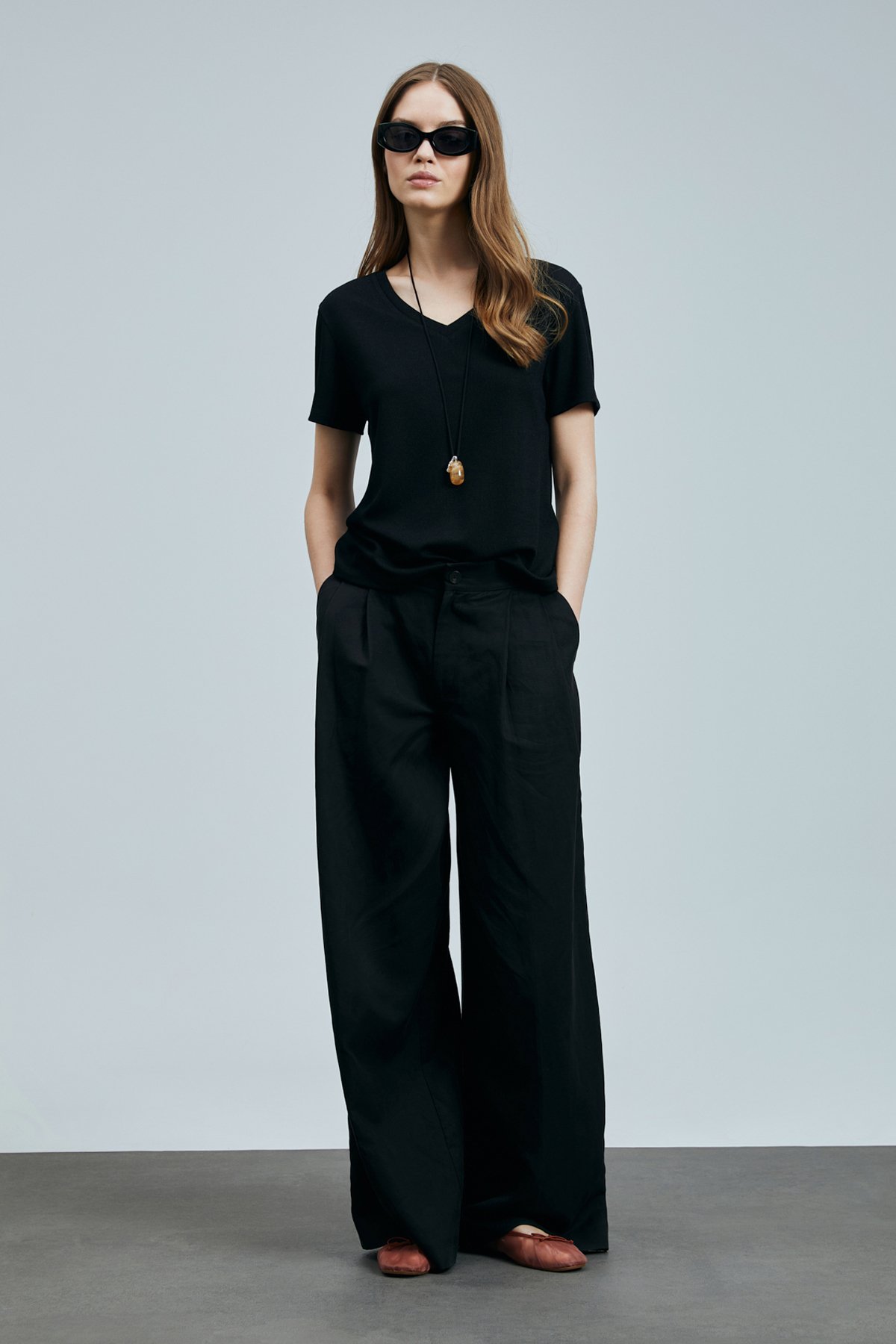Perses Women's T-Shirt Black - LUFIAN