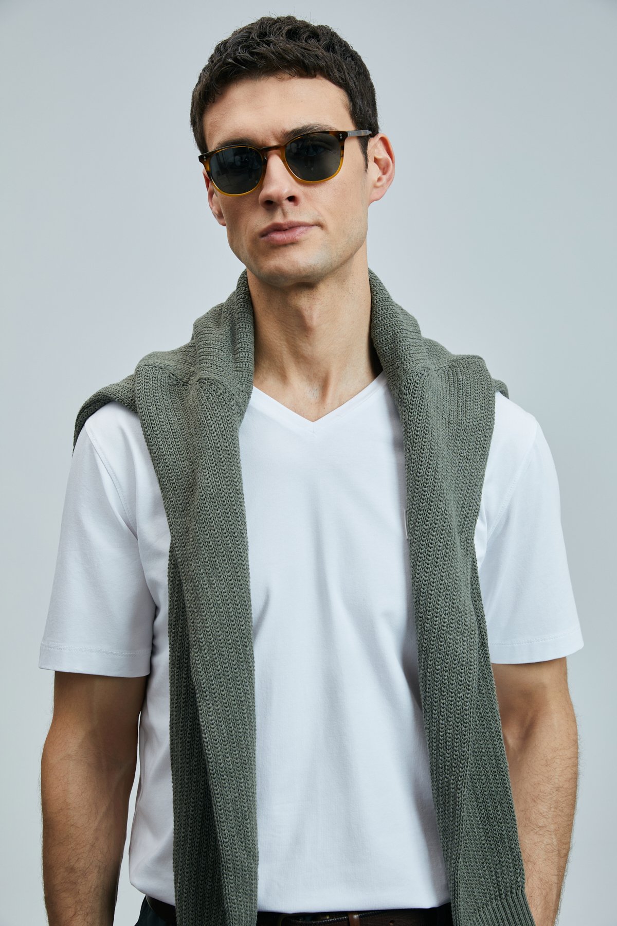 Tuna Modern Graphic T-Shirt White - LUFIAN