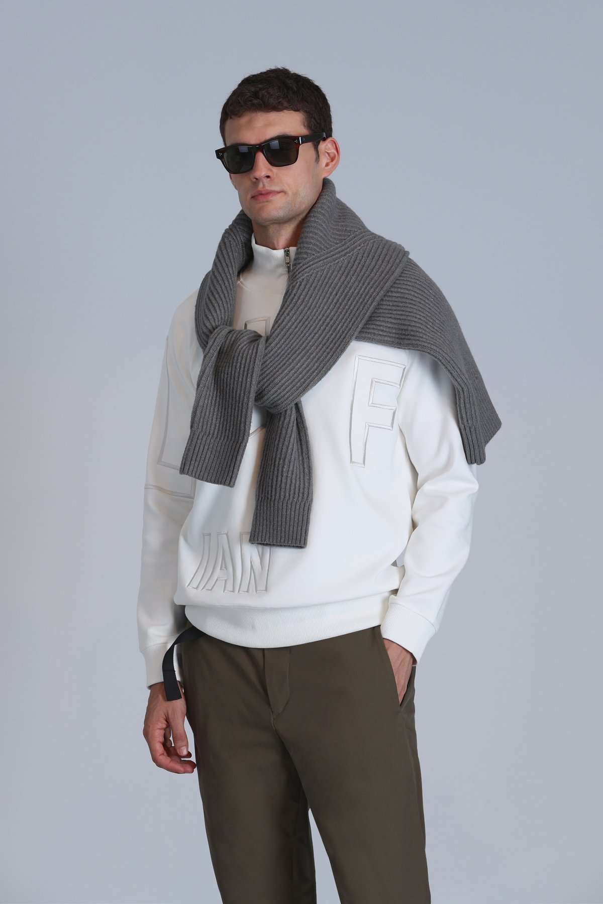 Focus Erkek Sweatshirt Kırık Beyaz - Lufian