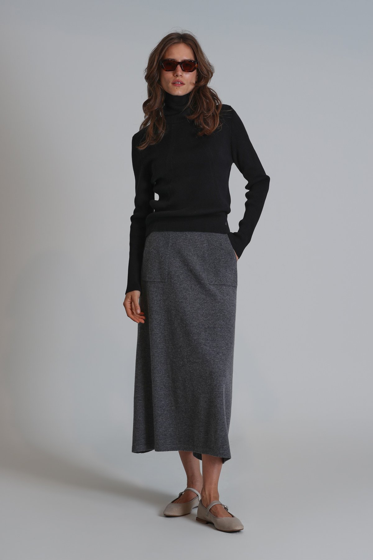 Gale Women's Sweater Black - LUFIAN (1)